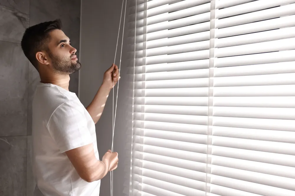 Adjusting Blinds